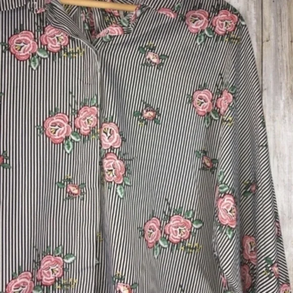 NWT Umgee Rose Striped Button Down Blouse - Picture 3 of 9